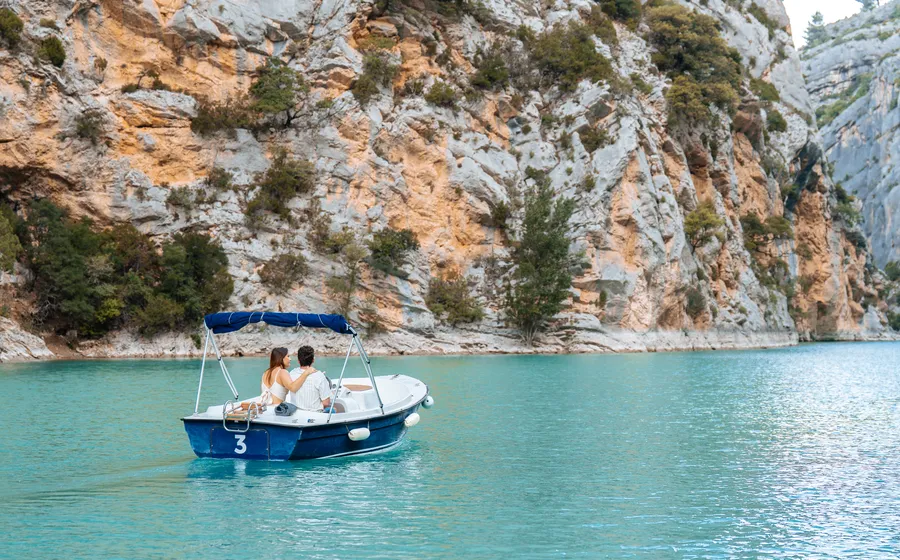 Bateau électrique dans les Gorges du Verdon : nos conseils