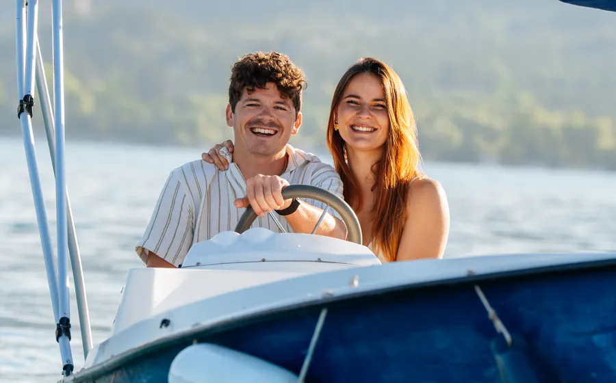 When is the best time to hire an electric boat in the Gorges du Verdon?