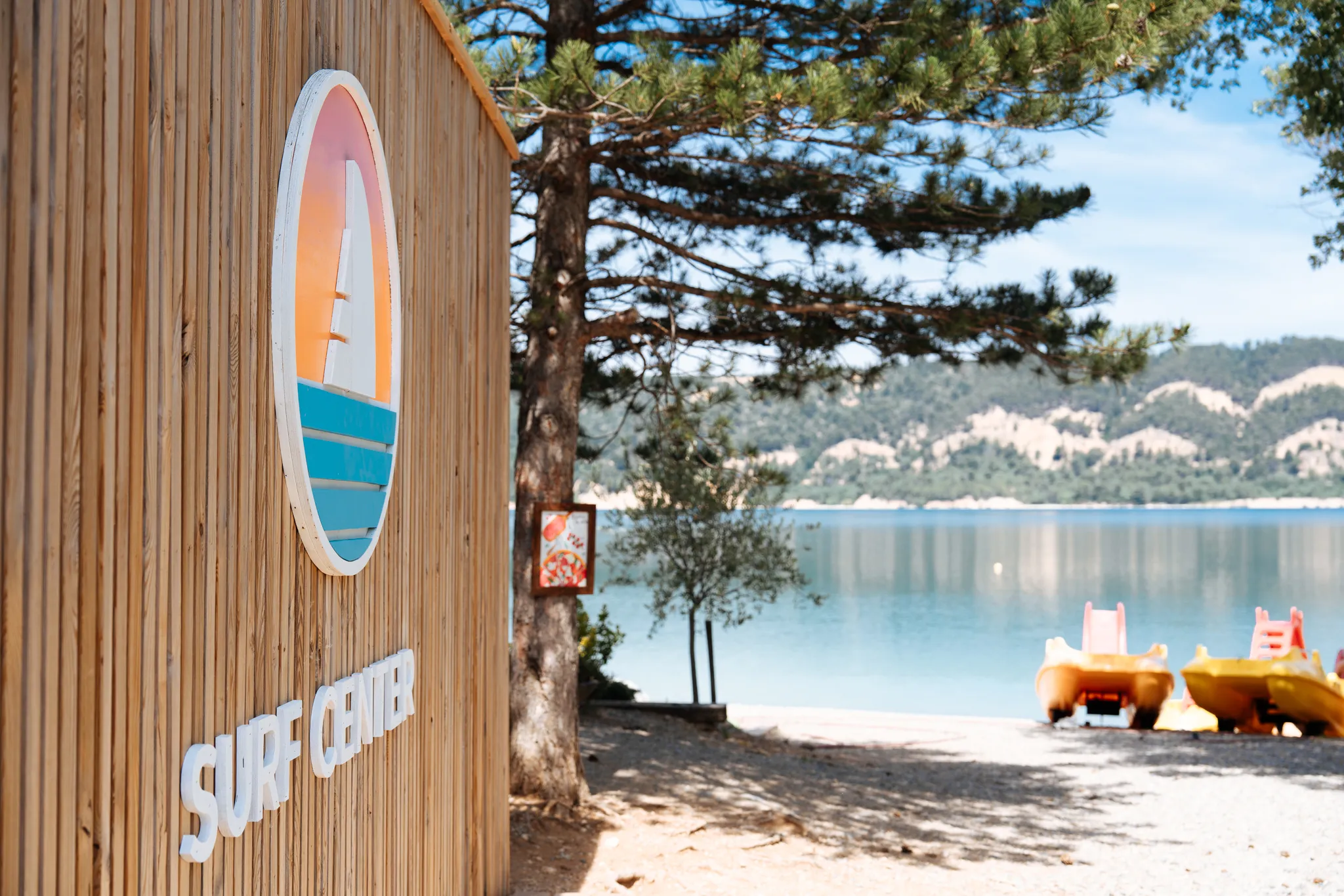 Paddle et bateaux électriques sur le lac de Sainte-Croix - Surf Center