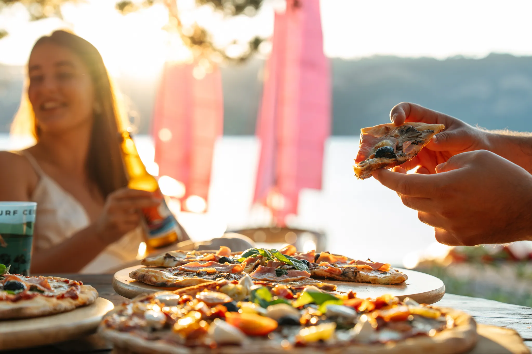 Vue aérienne du snack-pizzeria Surf Center au lac de Sainte-Croix